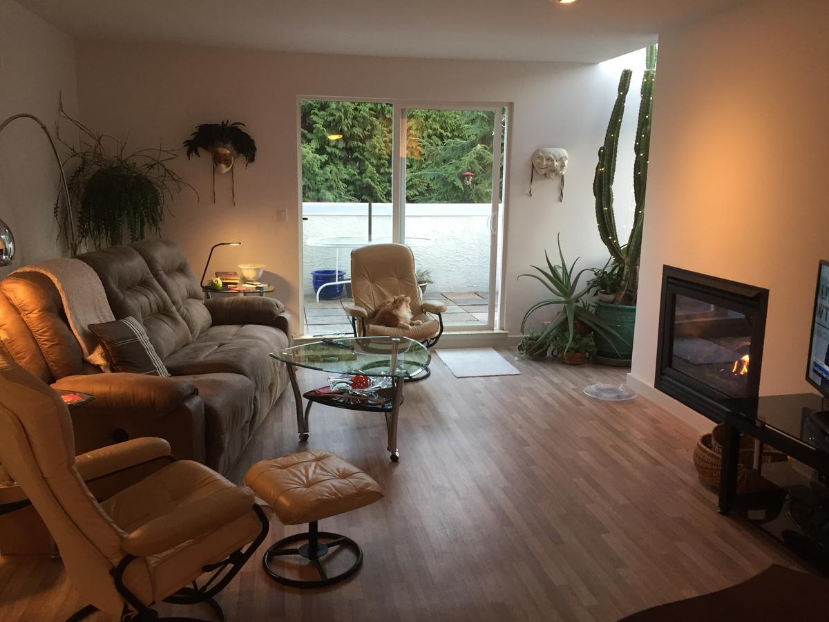 A Room At The Camelia Bed And Breakfast Tsawwassen Exterior photo